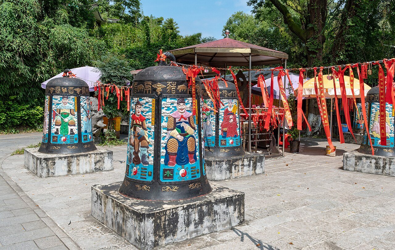 Area photo: Elephant Trunk Hill and Binjiang Road riverside promenade in central Guilin